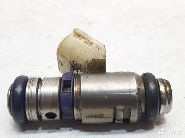 Форсунка топливная Seat Ibiza cggb 2011