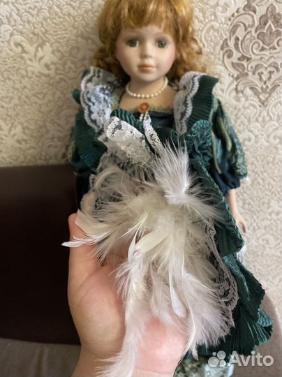 Кукла фарфоровая