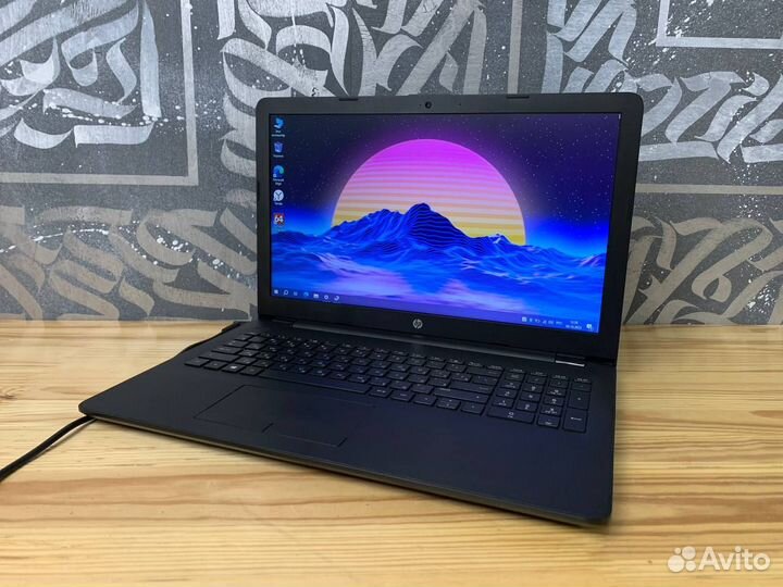 Тонкий легкий ноутбук HP на SSD