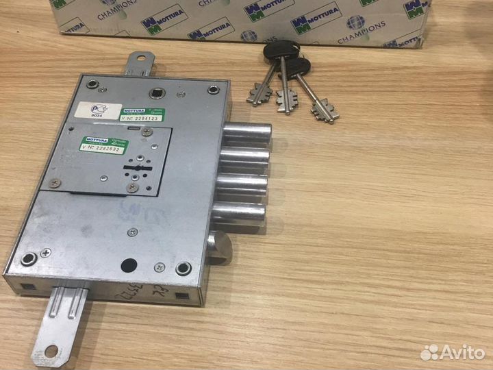 Замок врезной сувальдный Mottura Champions