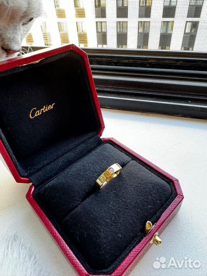 Золотое кольцо Cartier love с бриллиантом оригинал