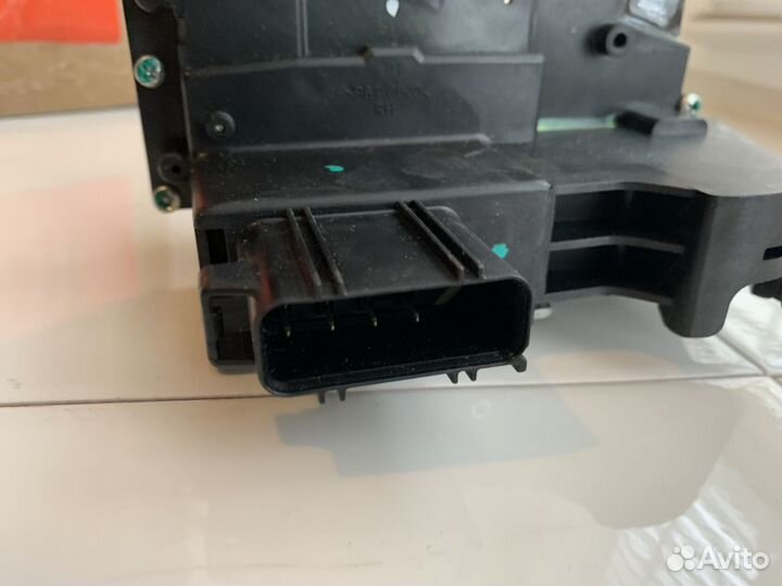 Замок двери Ford America Escape 2007-2012 Оригинал