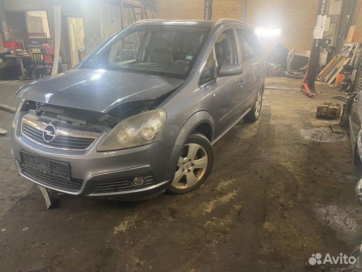 Детали кузова Opel Zafira B 2005 год Авторазбор