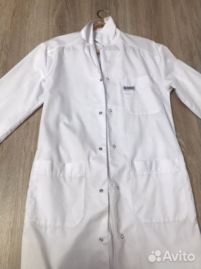 Белый медицинский халат