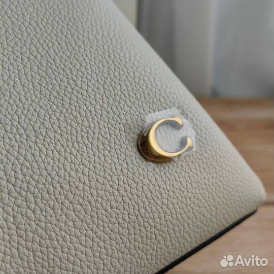 Сумка белая Coach натуральная кожа