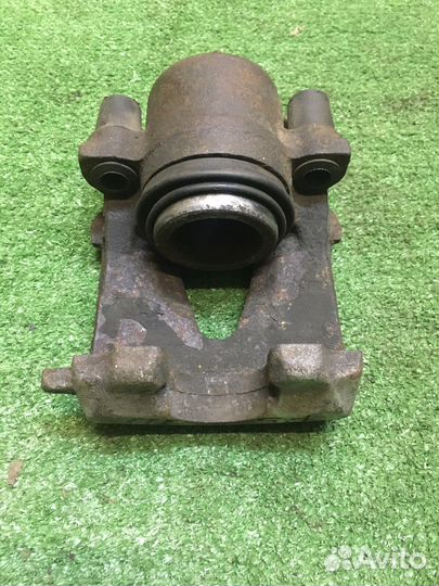 Суппорт передний правый VW Bora