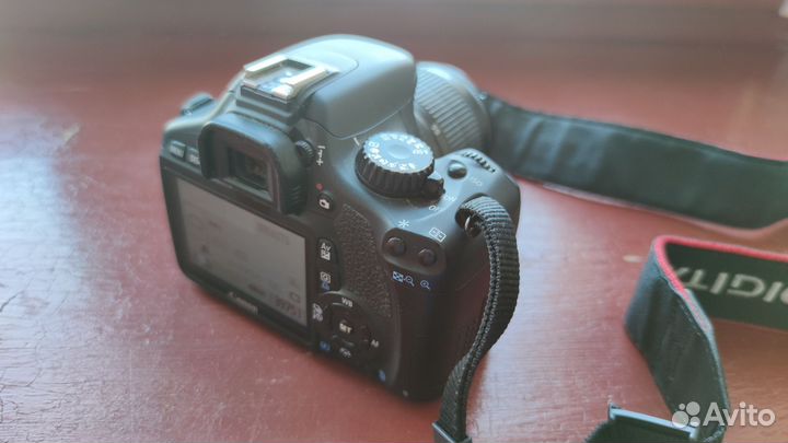 Canon EOS 550D цифровой зеркальный фотоаппарат