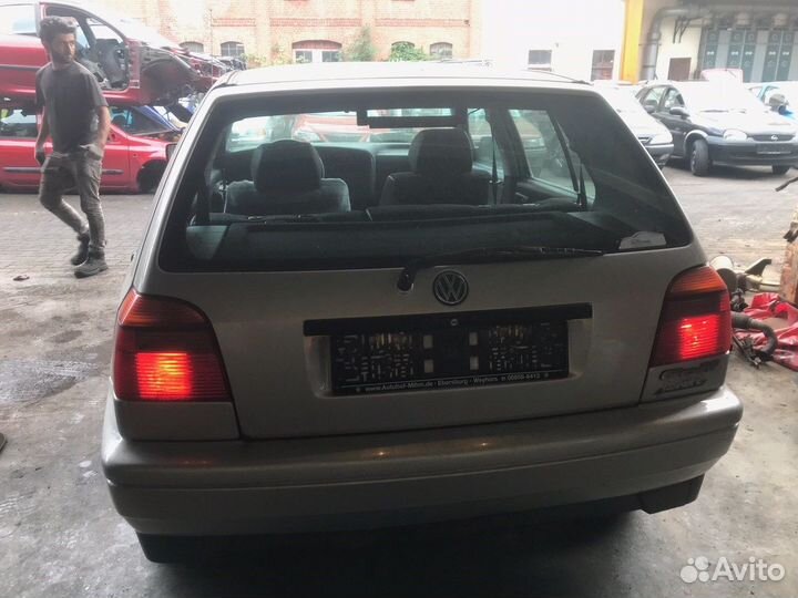 Разбор на запчасти Volkswagen Golf 3