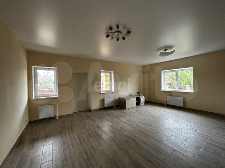 Дом 364,1 м² на участке 10 сот.