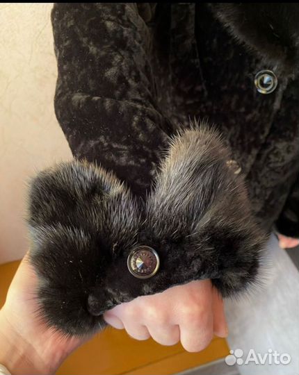 Шуба мутоновая с капюшоном 50 размер