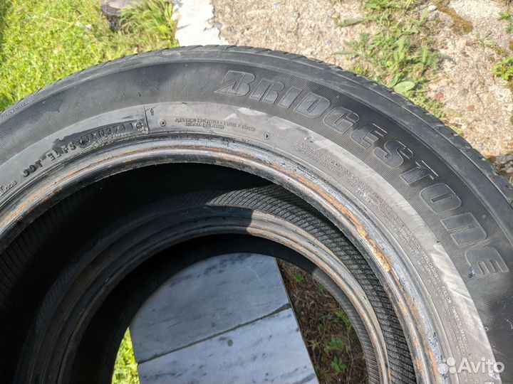 Bridgestone Dueler H/T 687 225/65 R17 101H