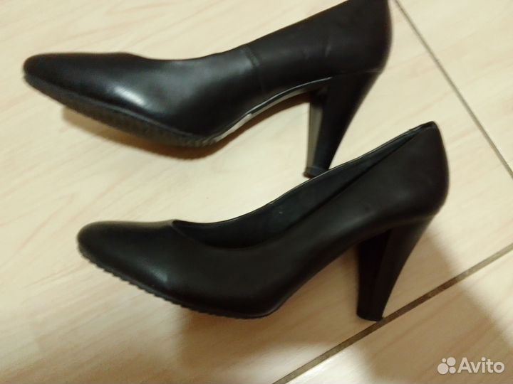 Туфли жен. 39р б.у,каблук 8,5см