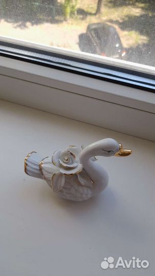 Статуэтка лебедь фарфор