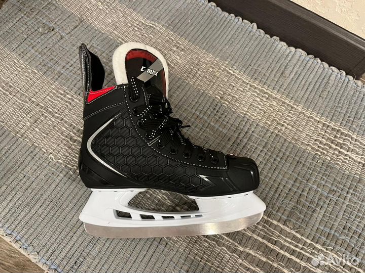 Коньки хоккейные