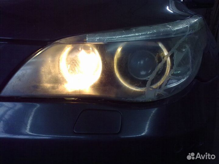 BMW E60 стекло левой фары