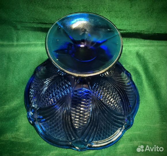 Ваза для фруктов на ножке кобальтовое стекло СССР