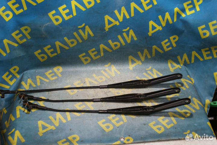 Поводок переднего дворника Ford Focus 2