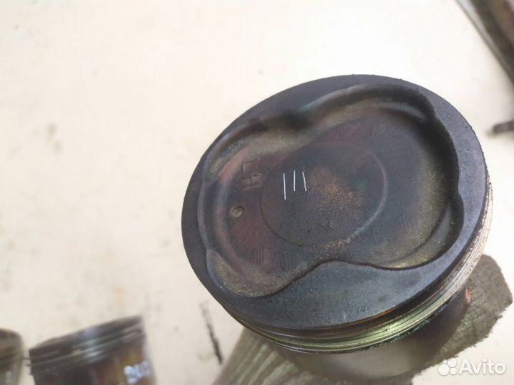 Поршень левый Toyota Land Cruiser 100 4.7