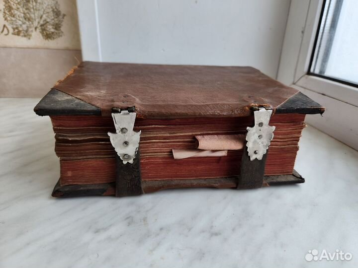 Старинная книга псалтырь множество водяных знаков