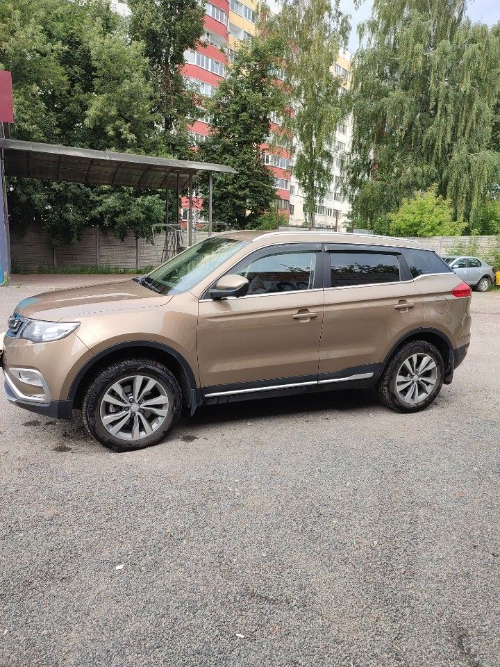 Geely Atlas: фото владельца