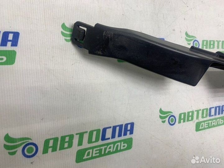 Кронштейн бампера передний правый Opel Insignia