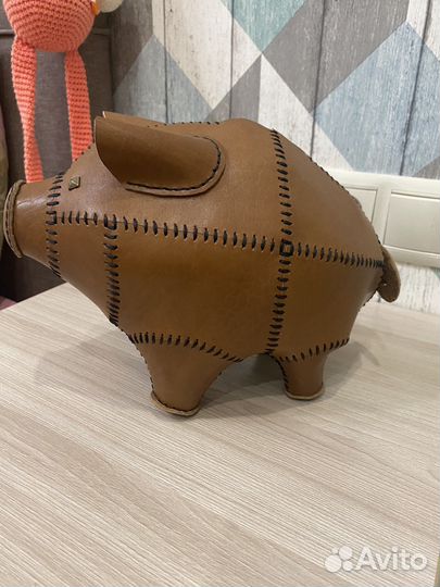 Копилка в форме свиньи из натуральной кожи