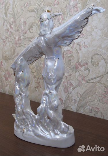 Фарфоровая статуэтка 