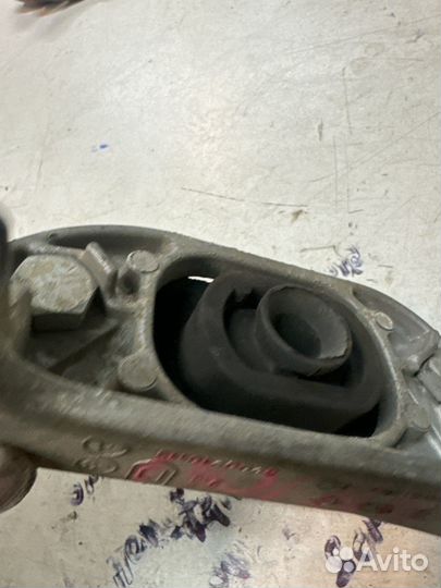 Кронштейн опоры кпп Renault Logan