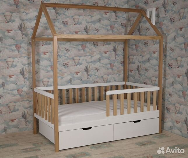 Кровать домик из массива бука