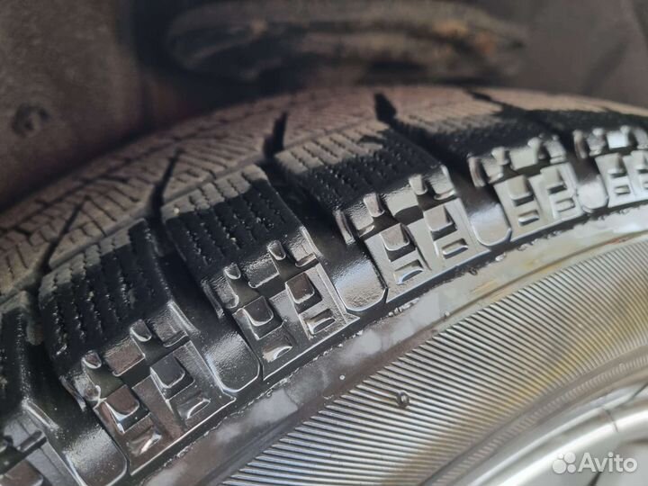 Bridgestone Blizzak VRX 215/60 R16