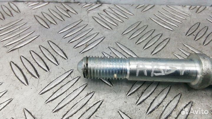 Крюк буксировочный на Volvo Xc90 1