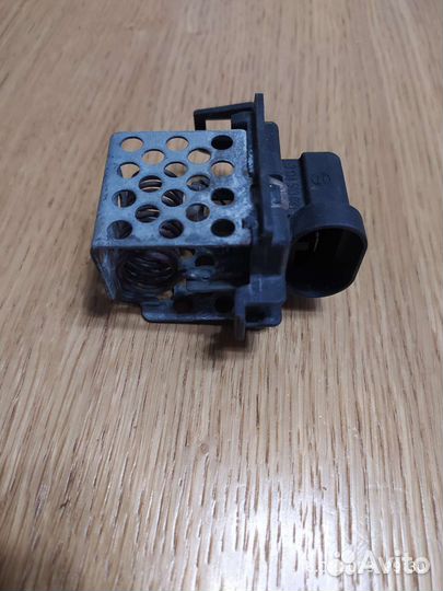 Резистор вентилятора Рено Логан, Сандеро