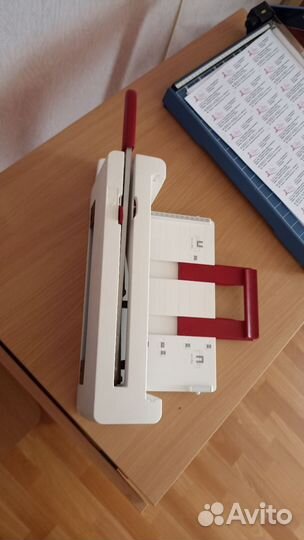 Резак для бумаги, гильотина