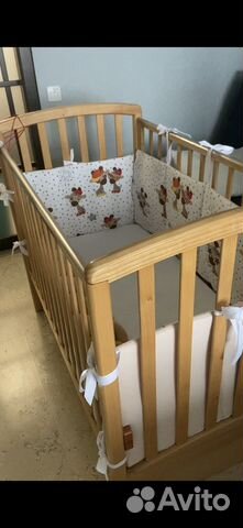 Детская кроватка с маятником и ящиком