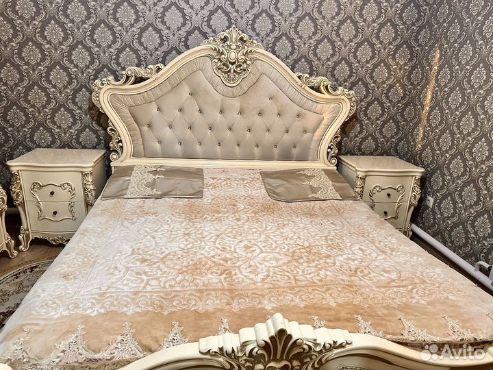 Спальный гарнитур