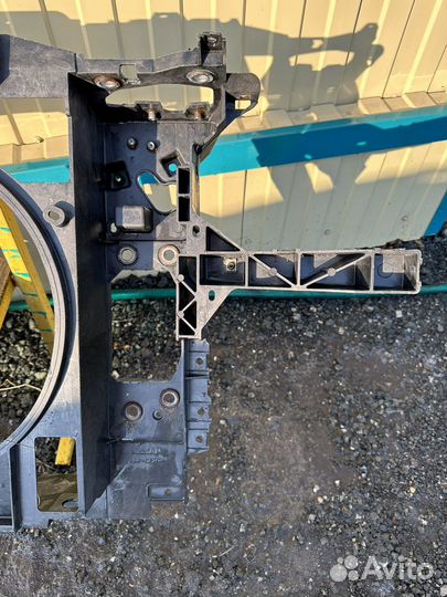 Передняя панель (телевизор) Infiniti М25 М37 Q70