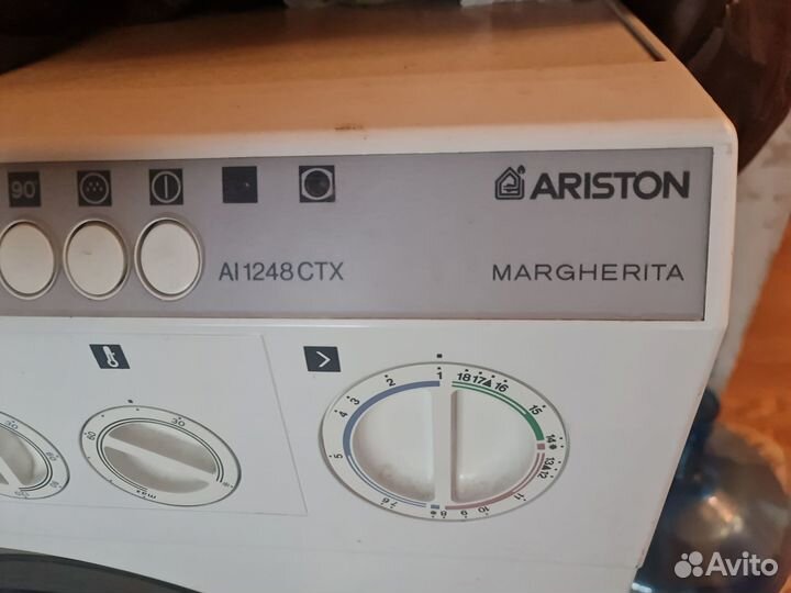 Стиральная машинка Ariston в рабочем состоянии