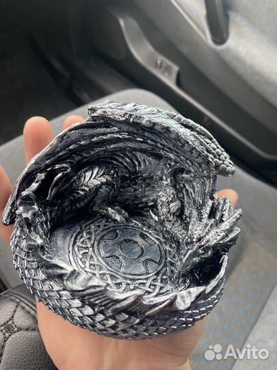 Дракон в серебре