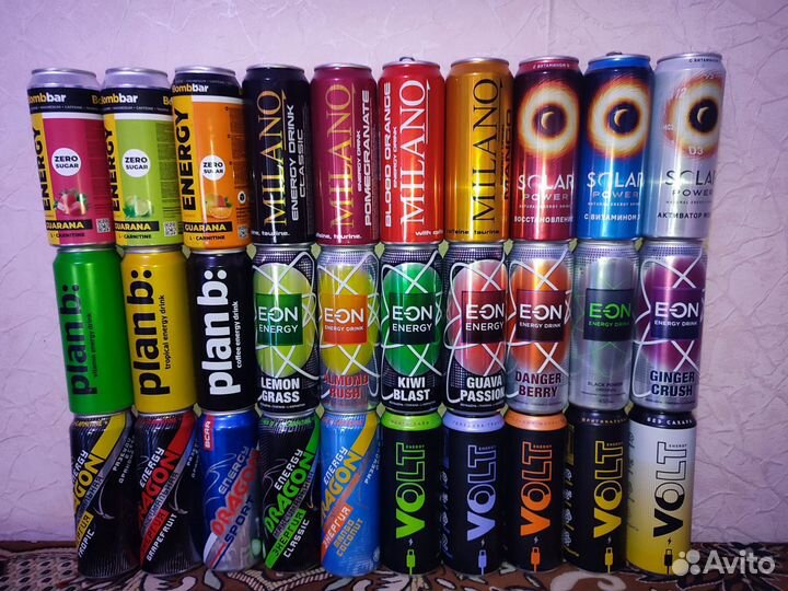 Коллекция банок энергетиков