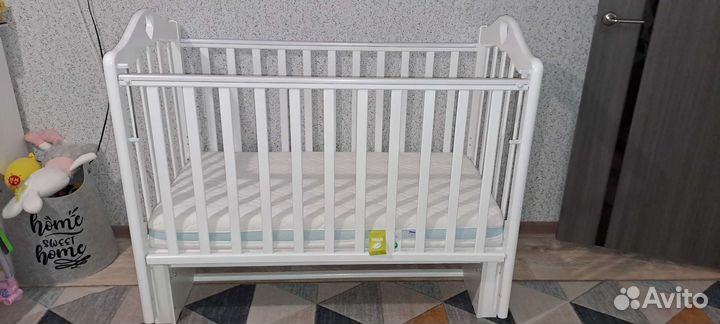 Детская кроватка с матрасом