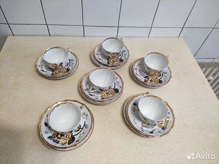 Фарфоровый чайный сервиз 