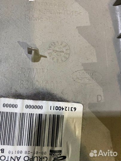 Обшивка салона правая Land Rover Discovery 3 L319