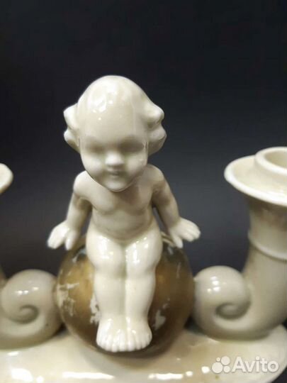 Подсвечник Путти на шаре