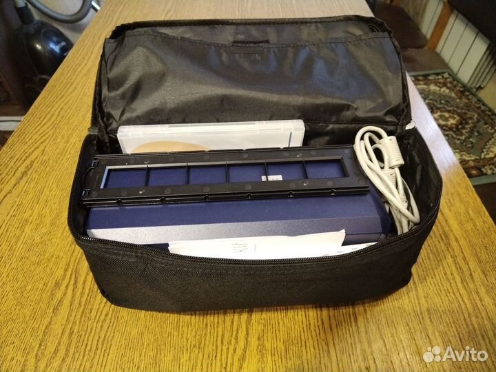 Сканер пленок и слайдов Plustek OpticFilm 8100