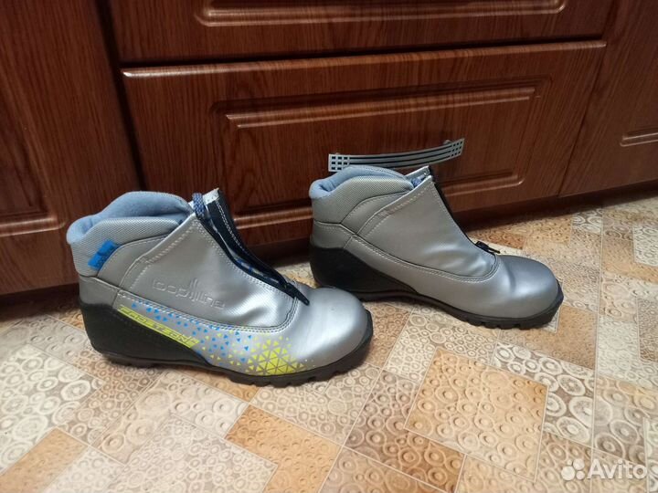 Лыжные ботинки 38 размер. Возможен торг