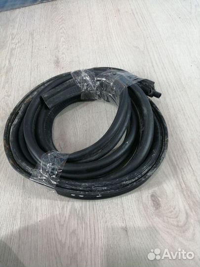 Уплотнитель резинка проема багажника Renault sande