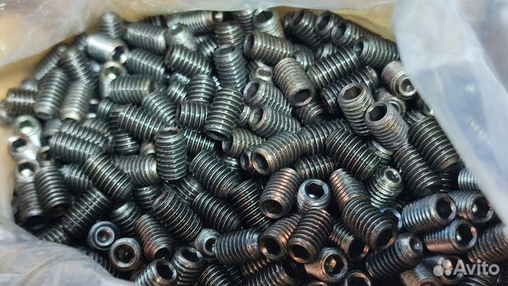 Винт установочный M6-L9. 7