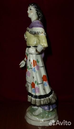Фарфор Цыганка стоящая Земфира 25 см Дулево 1953 г