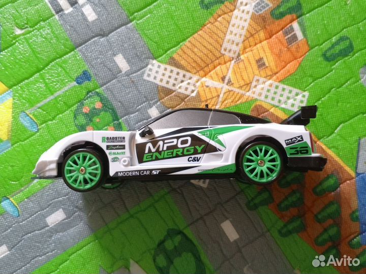 Машинка на радиоуправлении для дрифта