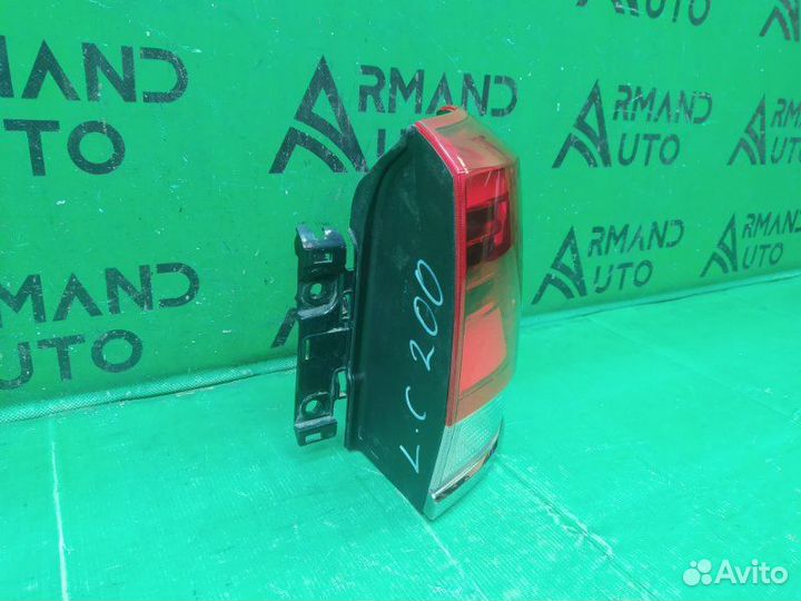 Фонарь внешний правый Toyota Land Cruiser 200